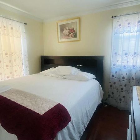 Minutes From Jfk, Beautiful Home With Peaceful, Cosy, Private Room New York Exterior photo
